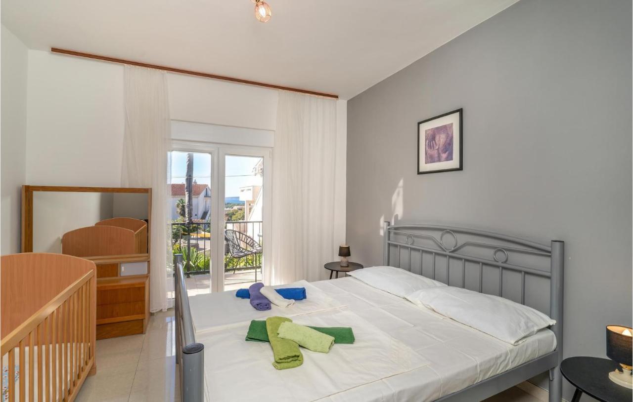 Cozy Apartment In Krk With Kitchen คิร์ก ภายนอก รูปภาพ