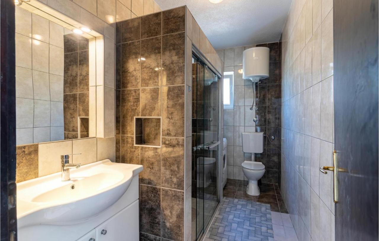 Cozy Apartment In Krk With Kitchen คิร์ก ภายนอก รูปภาพ