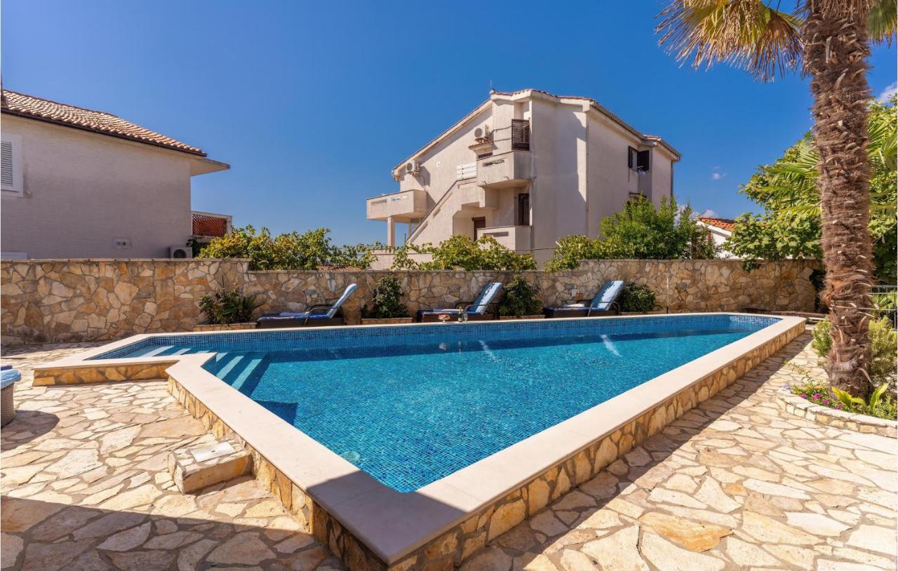 Cozy Apartment In Krk With Kitchen คิร์ก ภายนอก รูปภาพ