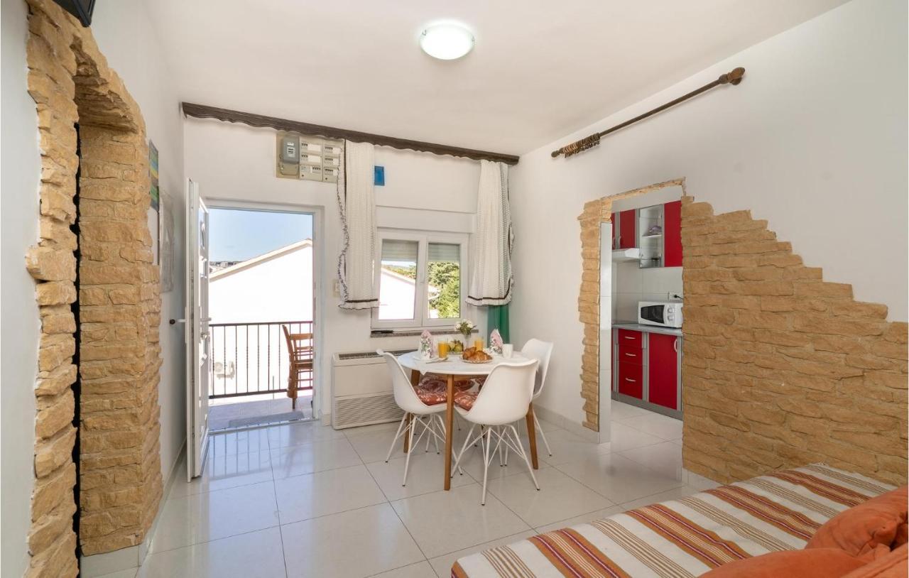 Cozy Apartment In Krk With Kitchen คิร์ก ภายนอก รูปภาพ