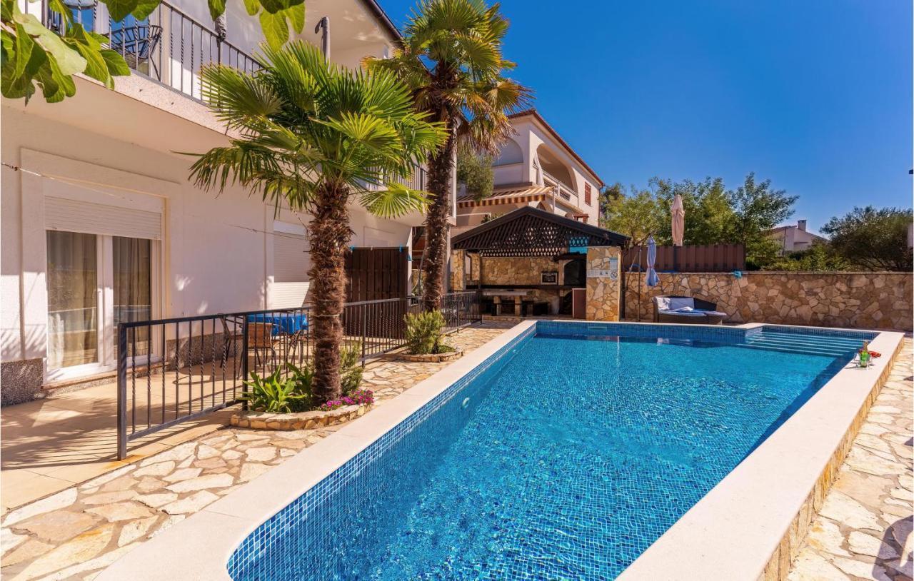 Cozy Apartment In Krk With Kitchen คิร์ก ภายนอก รูปภาพ