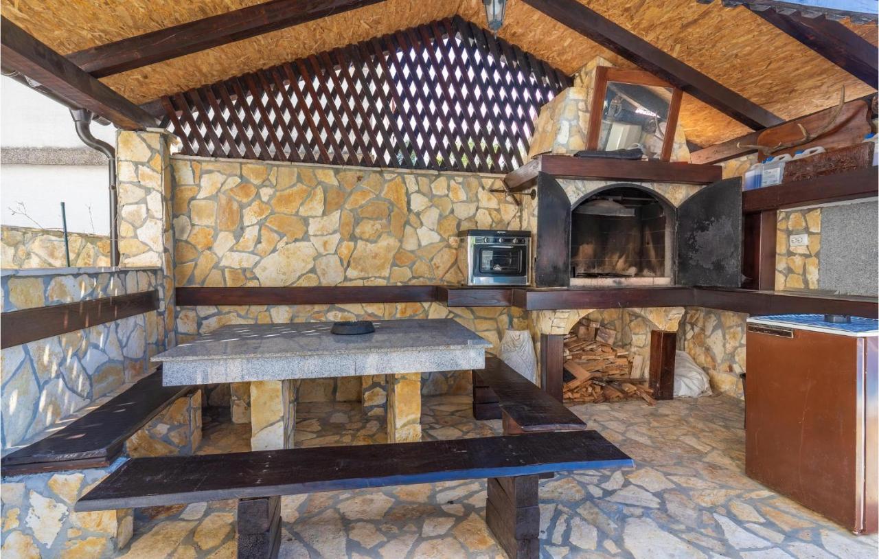 Cozy Apartment In Krk With Kitchen คิร์ก ภายนอก รูปภาพ